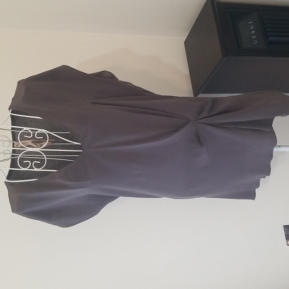 Bailey 44 Gray Top. Size small.